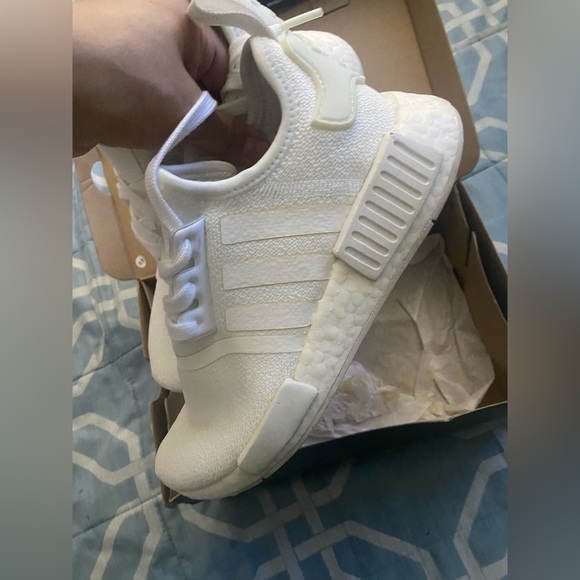 Adida color white in great condition preloved - Picture 5 of 7